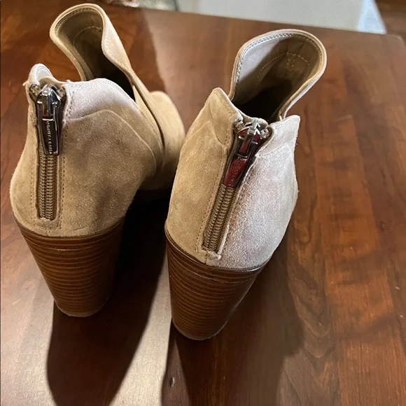 Vince Camuto Tan Suede Ankle Boots size 10 - Picture 2 of 2